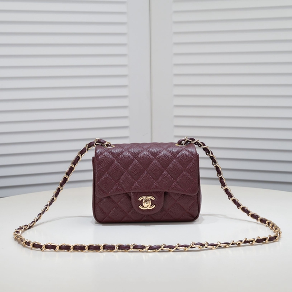 シャネルバッグ正面デザイン